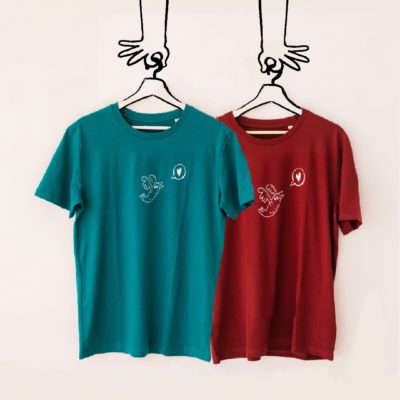 camiseta unisex de cuello redondo y en diferentes tallas, en color azul y burgundy