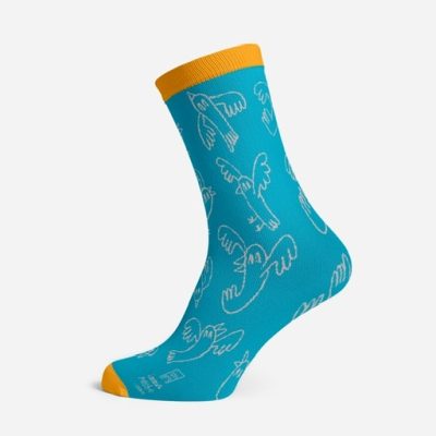 calcetines de punto de algodón, con estampado de pájaros sobre fondo azul y punta y puño naranja.